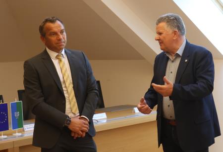 Slovesen podpis pogodbe župani CPS 01 Foto Ljubo Vukelič